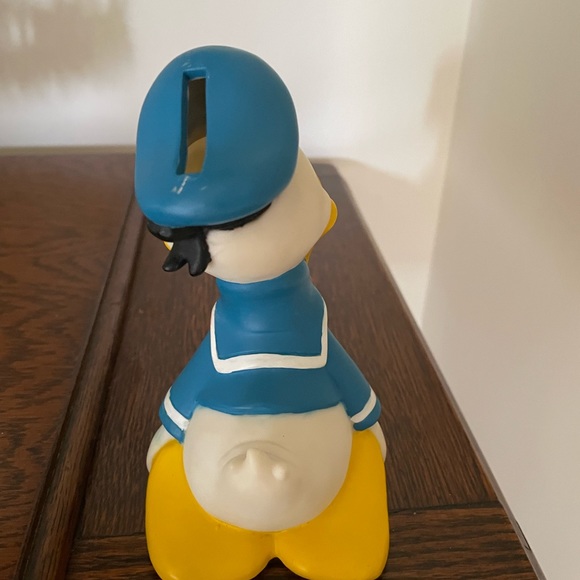 Disney Donald Duck kneeling vinyl bank. - Picture 4 of 4